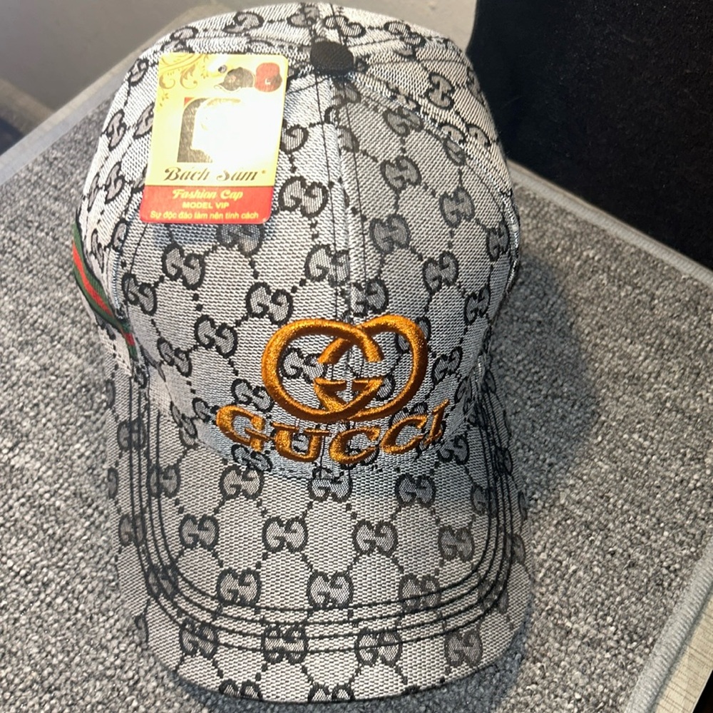 Imitation Gucci hat never worn